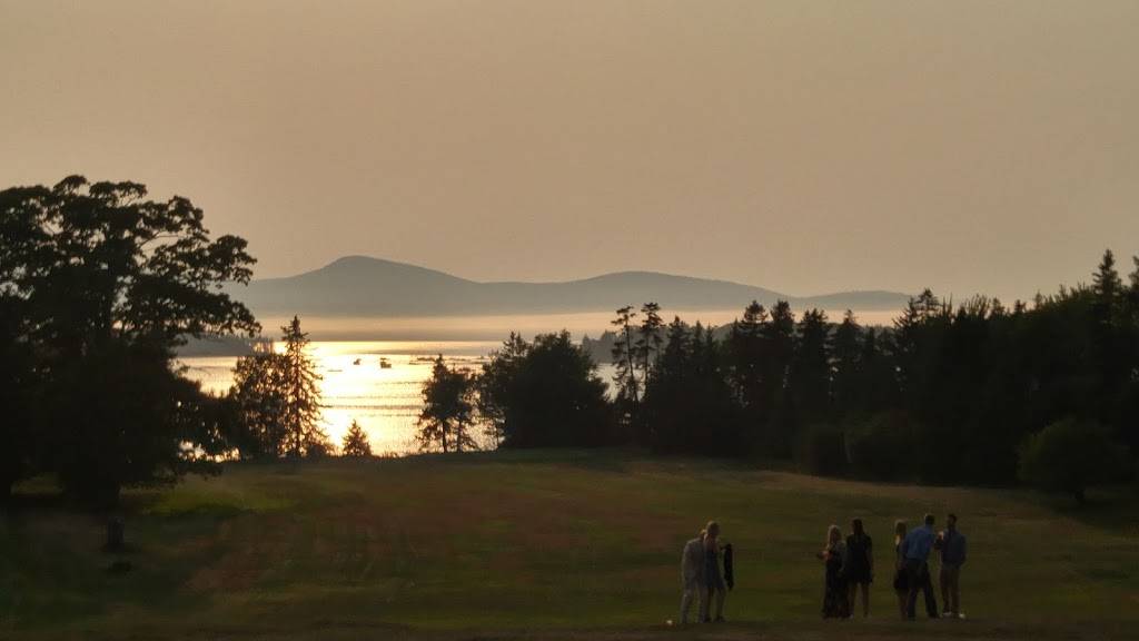 Tarratine Golf Club Restaurant | restaurant | Golf Course Rd, Islesboro, ME 04848, USA | 2077346970 OR +1 207-734-6970