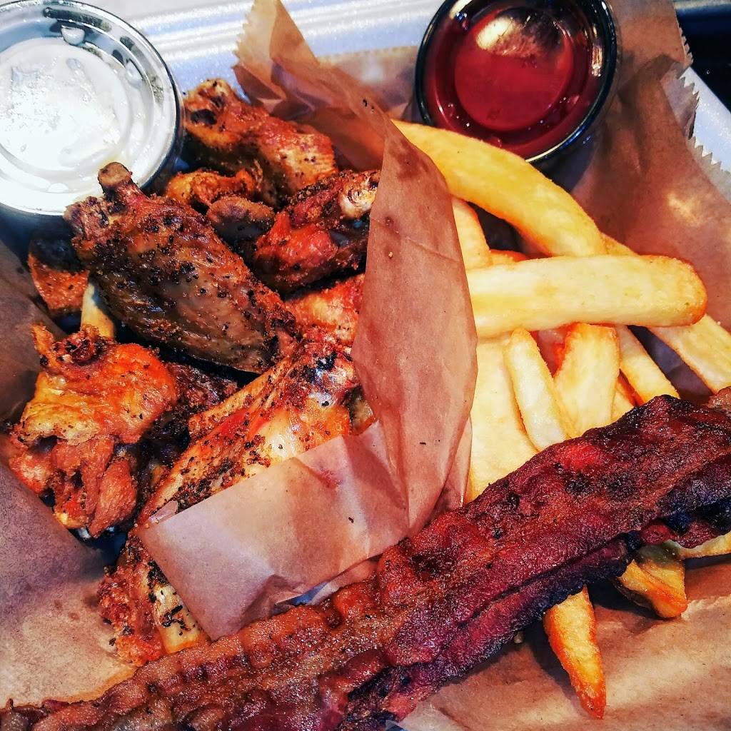 Isaacs World Famous | restaurant | 12305 University Mall Ct, Tampa, FL 33612, USA | 8132320035 OR +1 813-232-0035