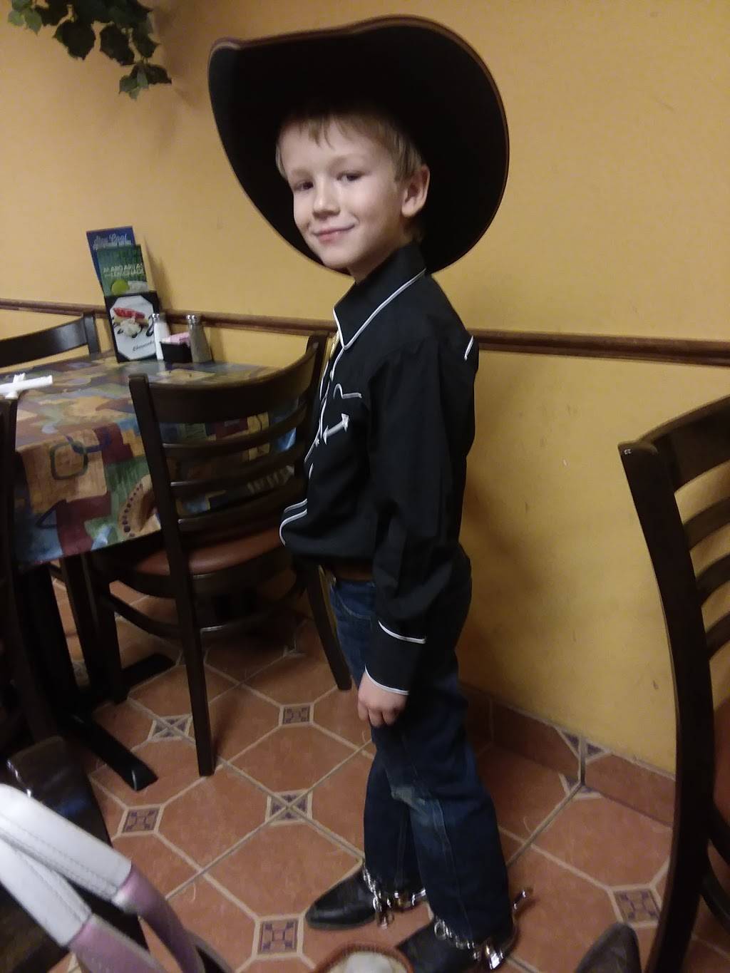 Little Hacienda | restaurant | 9 Downing St, Hollister, MO 65672, USA | 4173379491 OR +1 417-337-9491