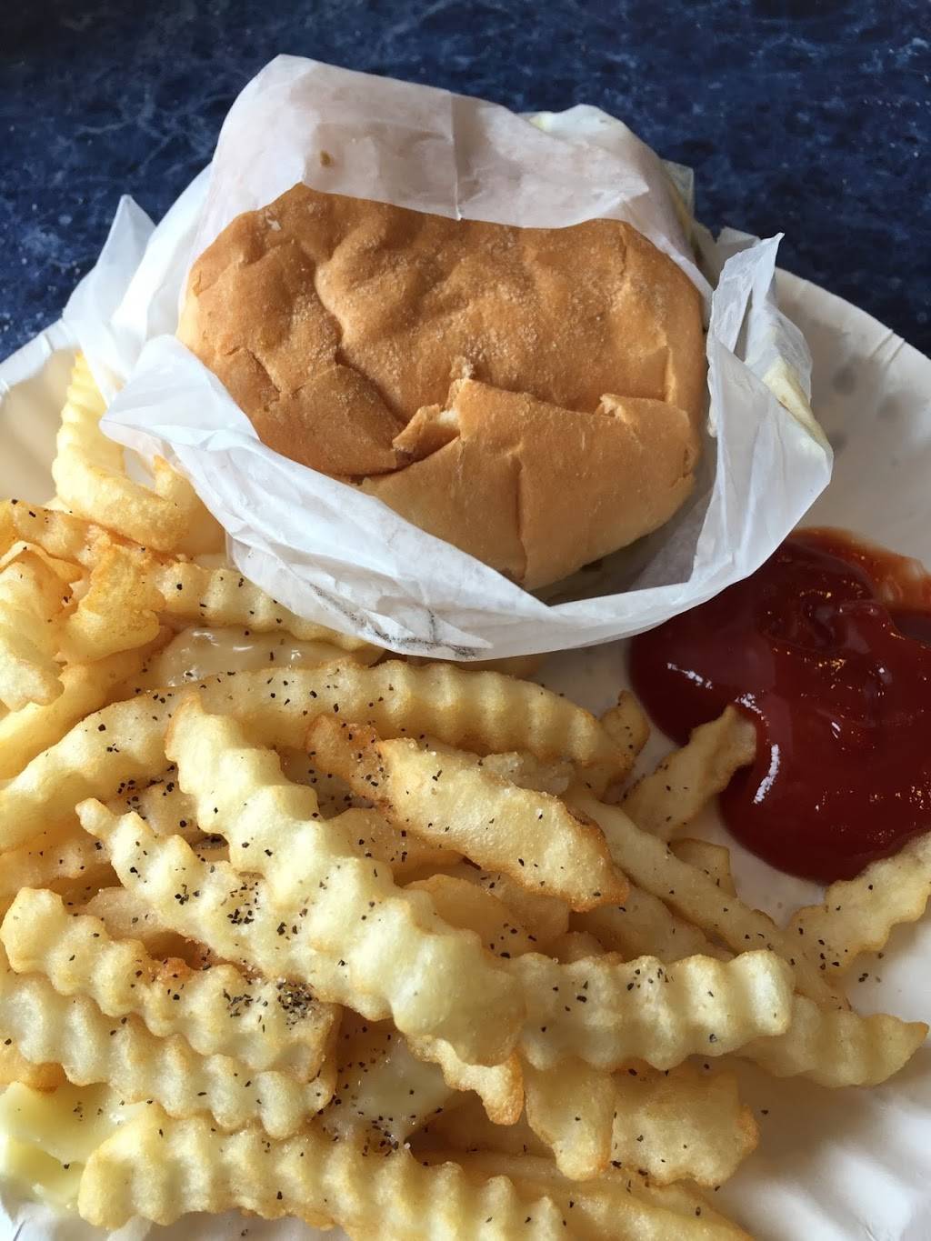 Merritt Canteen | restaurant | 4355 Main St, Bridgeport, CT 06606, USA | 2033721416 OR +1 203-372-1416