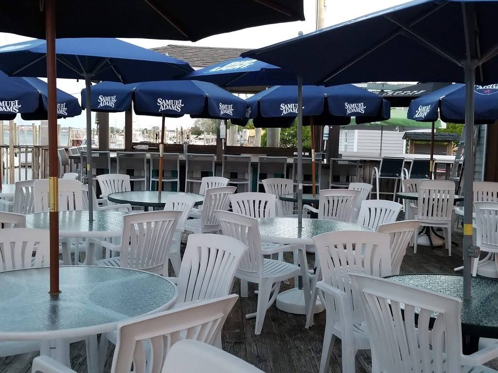 Outriggers | restaurant | 555 Broad St, Stratford, CT 06615, USA | 2033778815 OR +1 203-377-8815