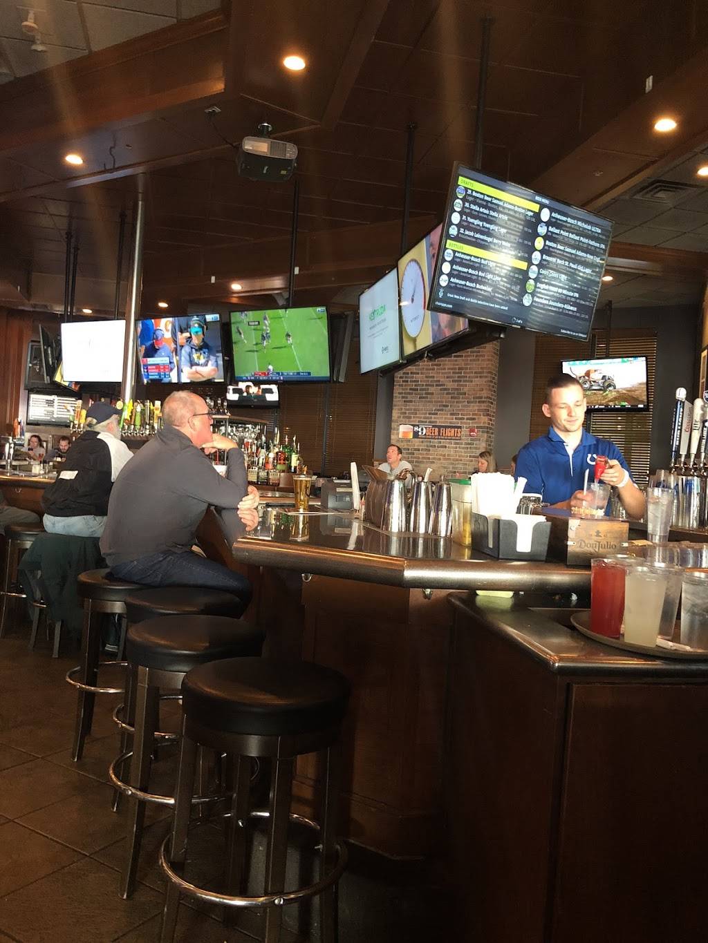 Champps | restaurant | 49 W Maryland St, Indianapolis, IN 46204, USA | 3179510033 OR +1 317-951-0033