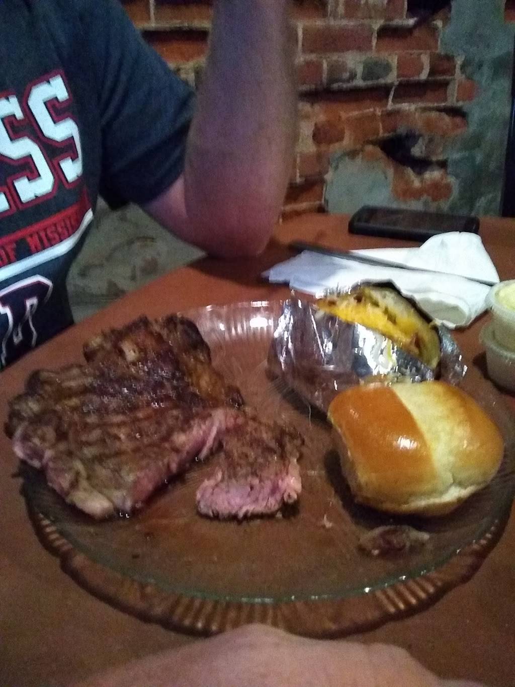 Sardis Steak Seafood | restaurant | 105 S Main St, Sardis, MS 38666, USA | 6624870360 OR +1 662-487-0360