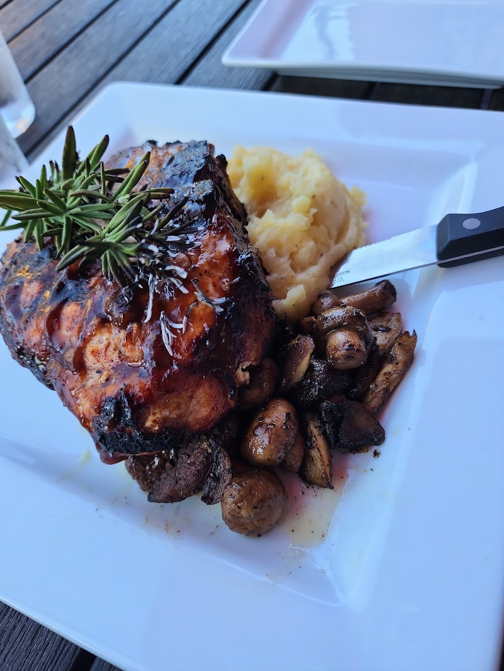 Veritas Whiskey and Wine | restaurant | 5621 W 135th St #2620, Overland Park, KS 66224, USA | 9132910504 OR +1 913-291-0504