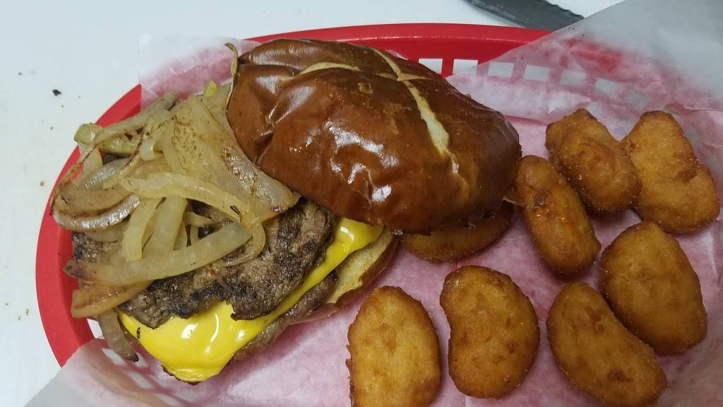 Phils | restaurant | 419 1st St, De Pere, WI 54115, USA | 9204034201 OR +1 920-403-4201