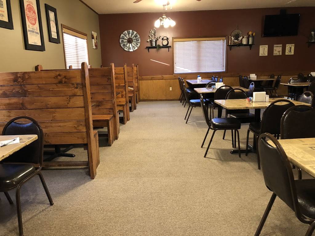 Town and Country Restaurant | restaurant | 15685 US-36, Chrisman, IL 61924, USA | 2172692000 OR +1 217-269-2000