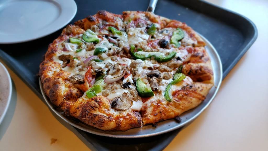 Loop Pizza Grill | restaurant | 211 3rd St, Neptune Beach, FL 32266, USA | 9042418476 OR +1 904-241-8476