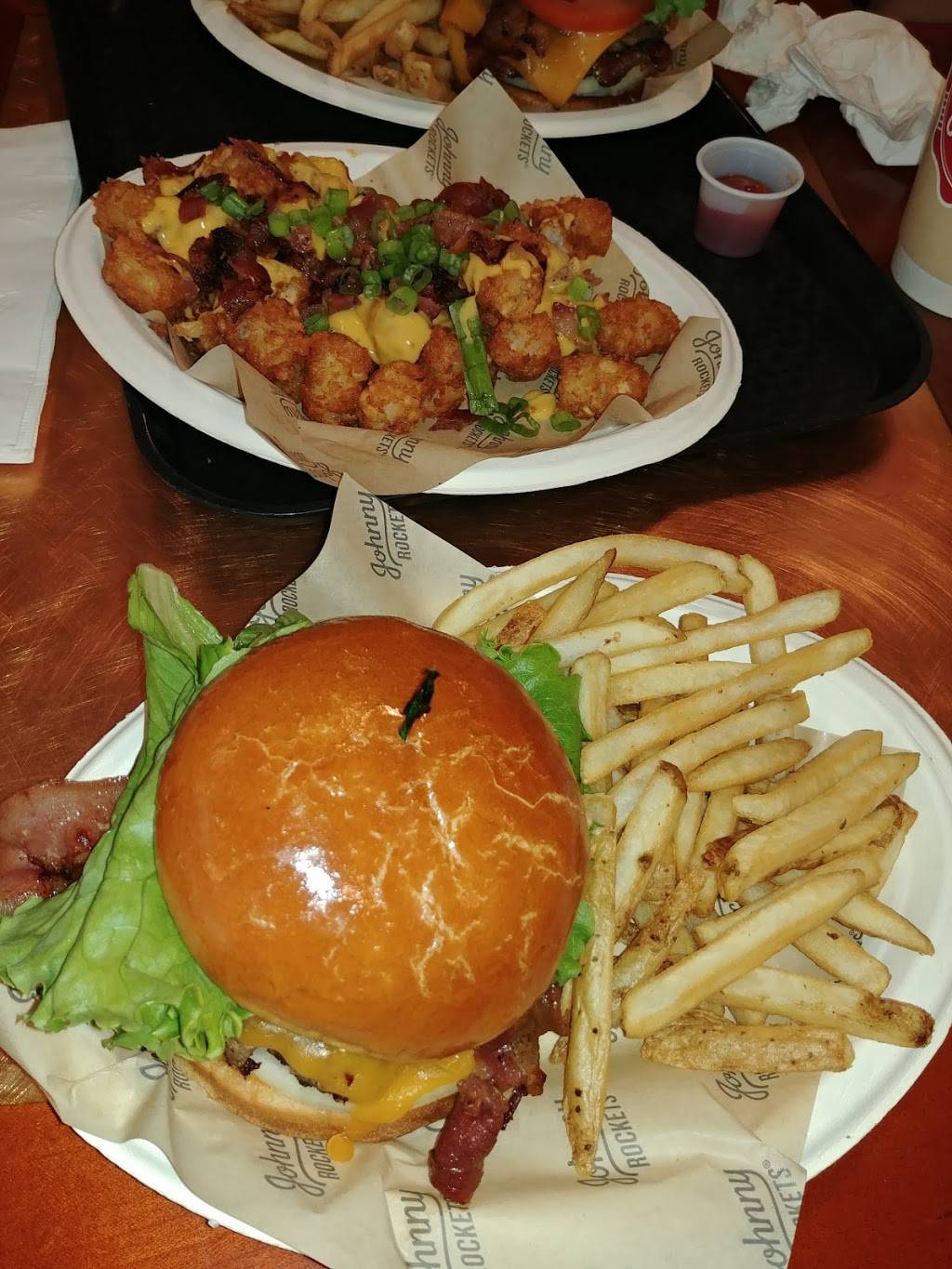 Johnny Rockets | restaurant | 2800 N Main St, Santa Ana, CA 92705, USA | 6572125599 OR +1 657-212-5599