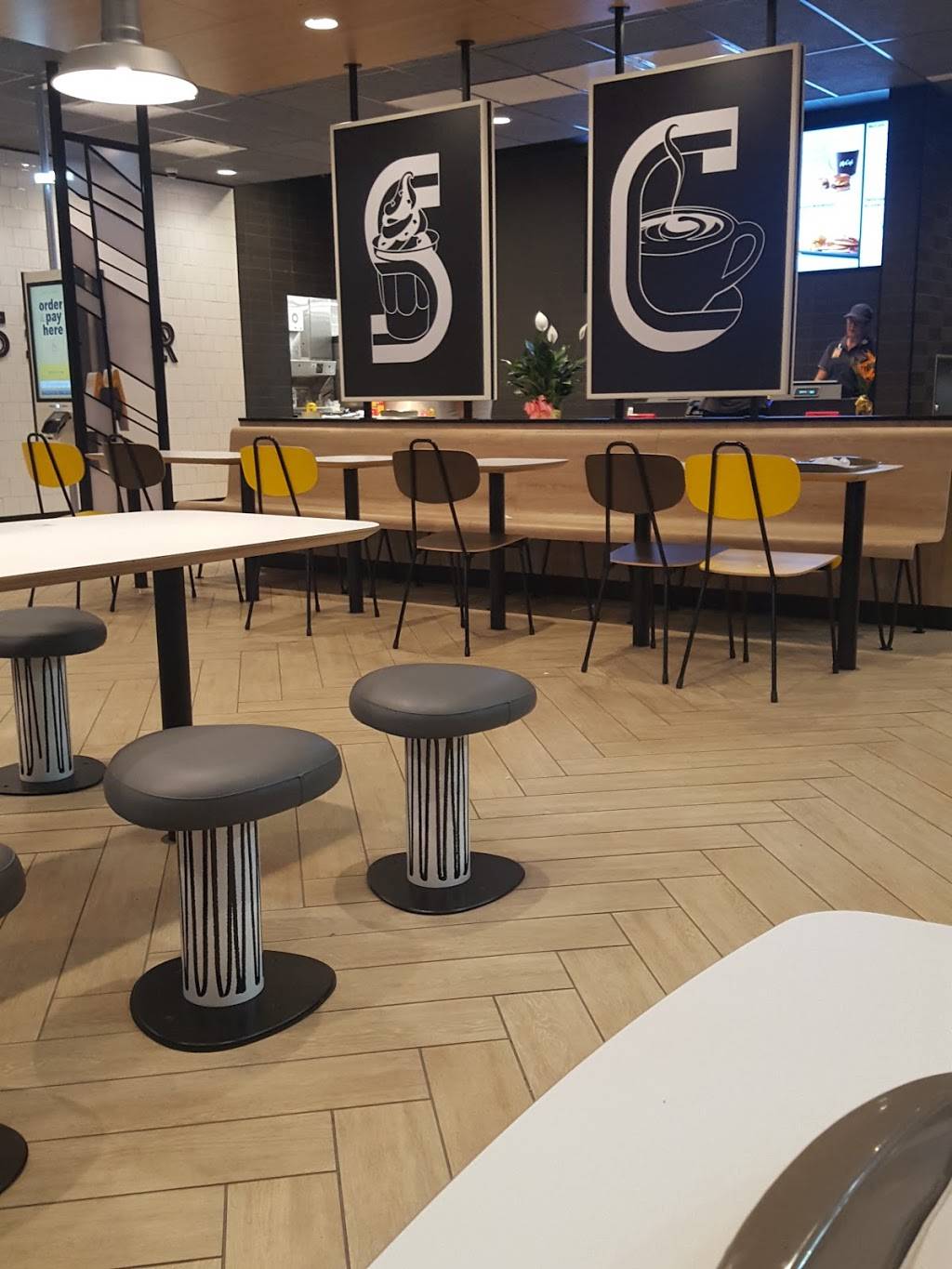 McDonalds | cafe | 385 Cypress Pkwy, Kissimmee, FL 34759, USA | 4073435877 OR +1 407-343-5877