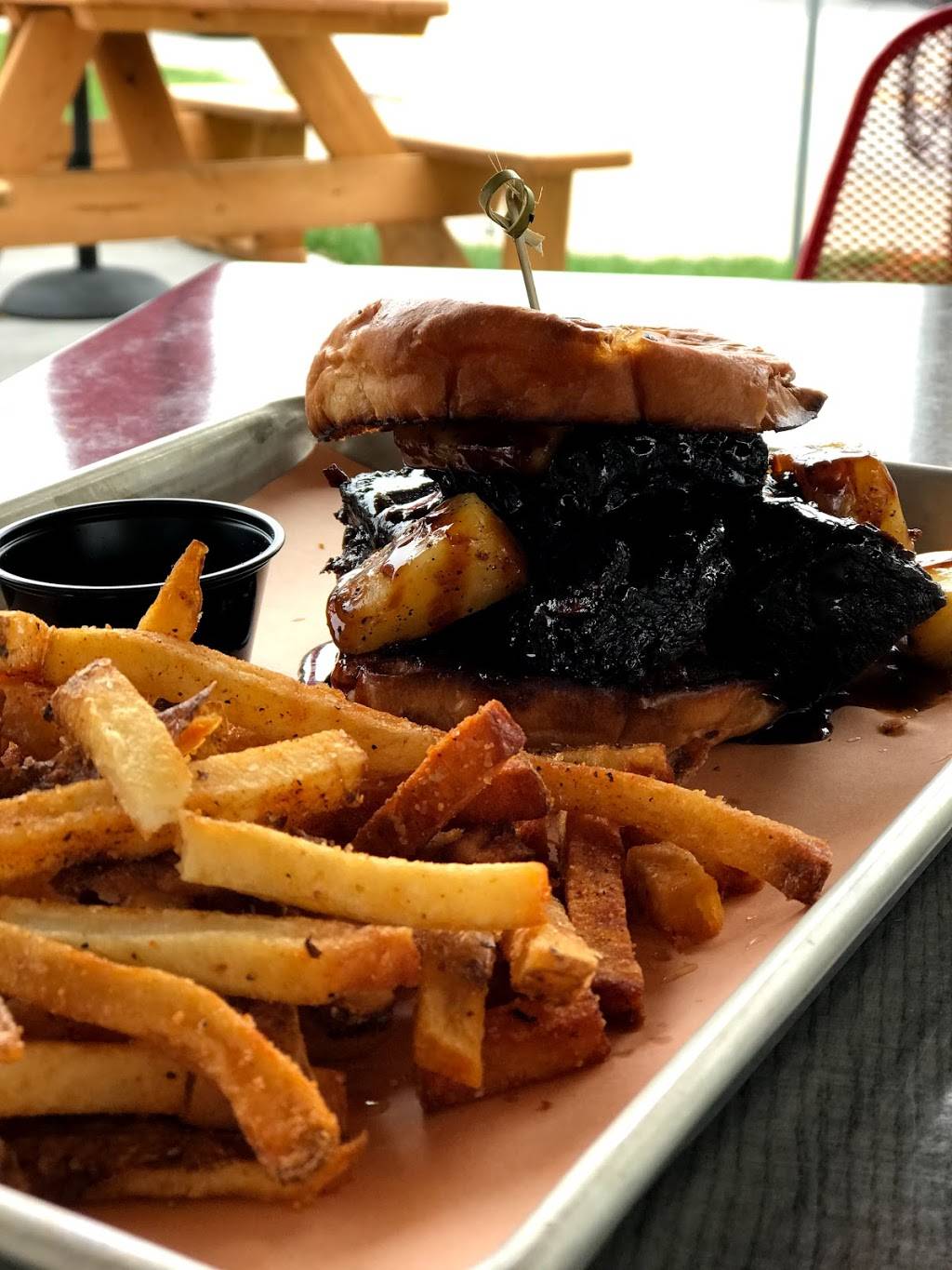 Dukes BBQ Shack | restaurant | 100 Ash St, Wentzville, MO 63385, USA | 6368569227 OR +1 636-856-9227