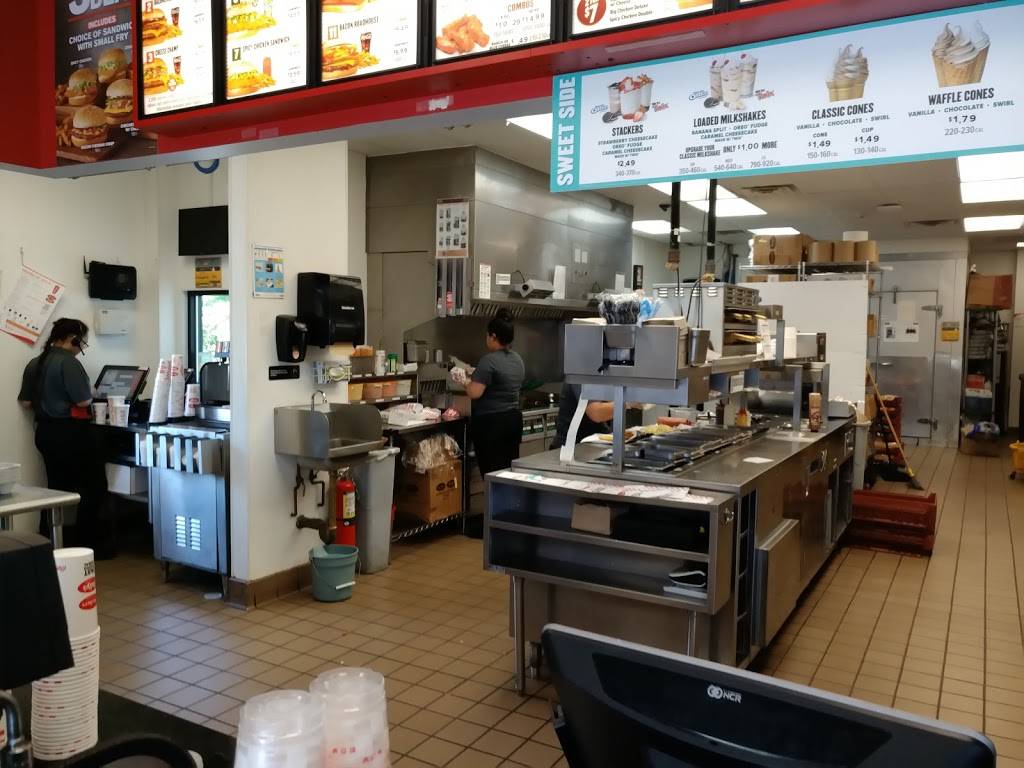 Checkers | restaurant | 272 E Main St, Patchogue, NY 11772, USA | 6312890196 OR +1 631-289-0196