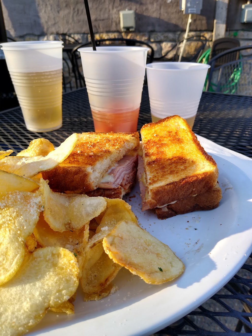 Spinners Bar and Grill | restaurant | 301 Belgrade Ave, North Mankato, MN 56003, USA | 5076259751 OR +1 507-625-9751