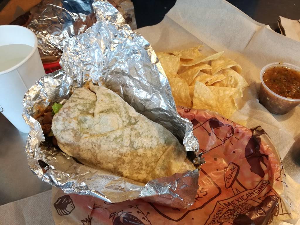 Chipotle Mexican Grill | restaurant | 1522 E 53rd St Lake Park Ave. &, 53rd St, Chicago, IL 60615, USA | 7733470008 OR +1 773-347-0008