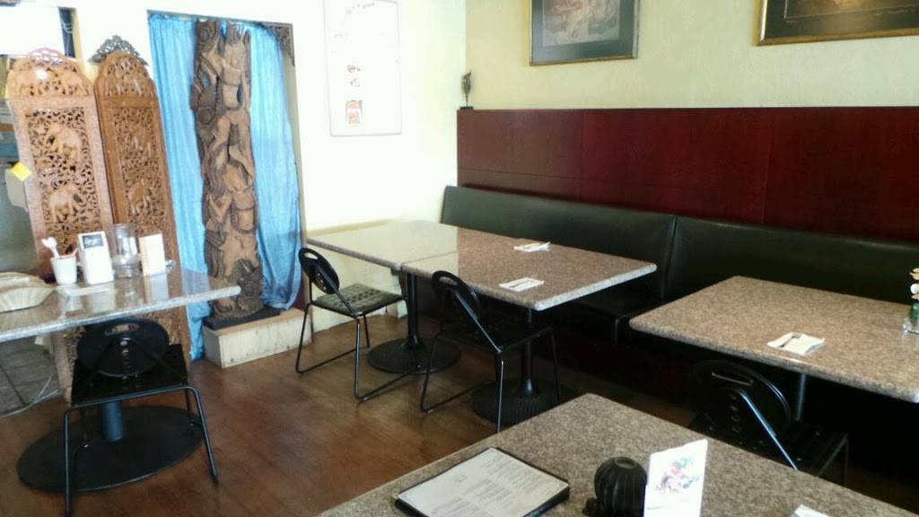 Patpong | restaurant | 2415 Clement St, San Francisco, CA 94121, USA | 4153799726 OR +1 415-379-9726