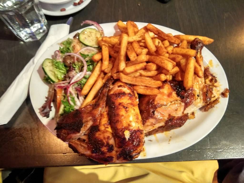 La Poule Fumée | restaurant | 305 Boulevard Curé-Labelle, Sainte-Thérèse, QC J7E 2G1, Canada | 4502540254 OR +1 450-254-0254