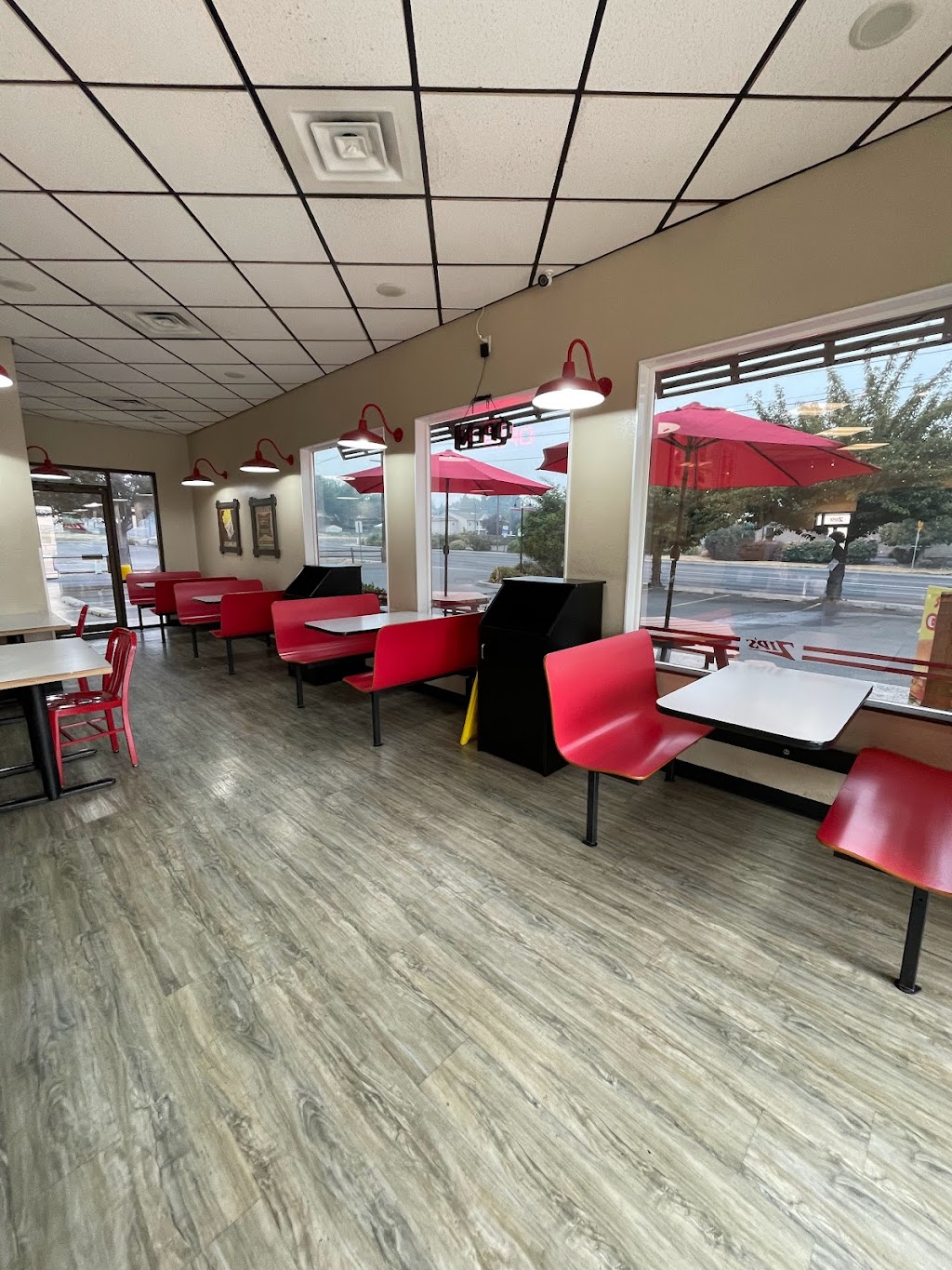 Zips Drive In | restaurant | 804 16th Ave, Lewiston, ID 83501, USA | 2087545300 OR +1 208-754-5300