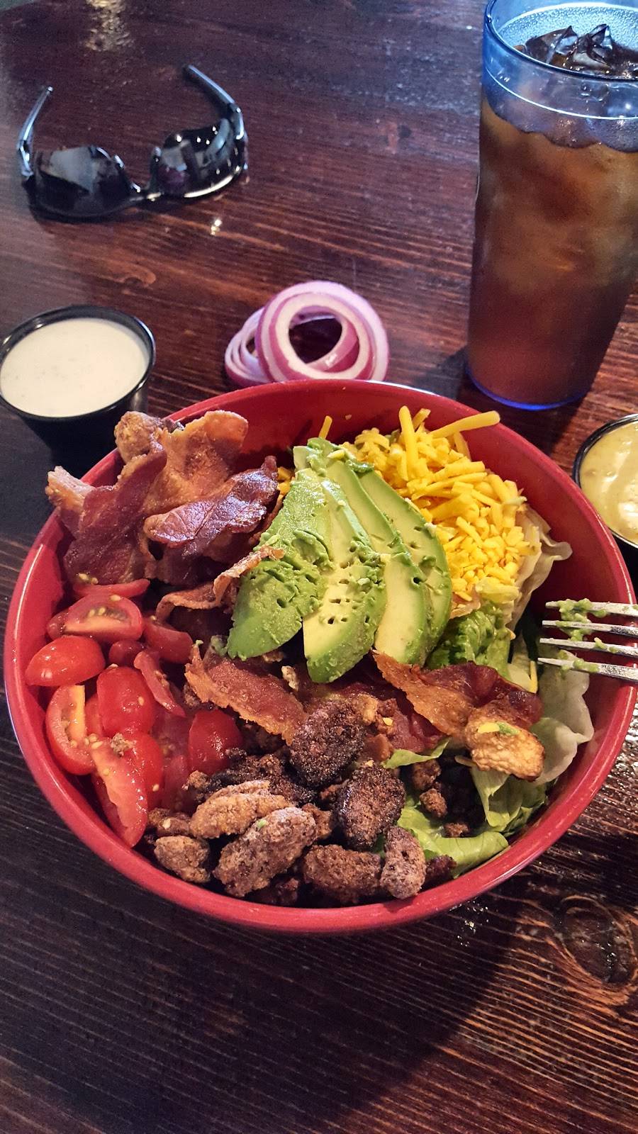 Strikers Steakhouse | restaurant | 321 Crews St, Lawrenceburg, TN 38464, USA | 9312447457 OR +1 931-244-7457