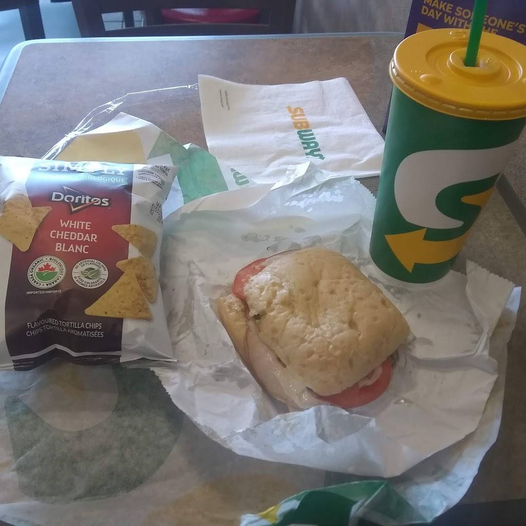 Subway | restaurant | 802 Sheppard Ave E, North York, ON M2K 1C3, Canada | 4162224404 OR +1 416-222-4404