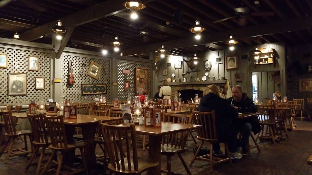 Cracker Barrel Old Country Store | restaurant | 1960 Mel Browning St, Bowling Green, KY 42104, USA | 2708438087 OR +1 270-843-8087