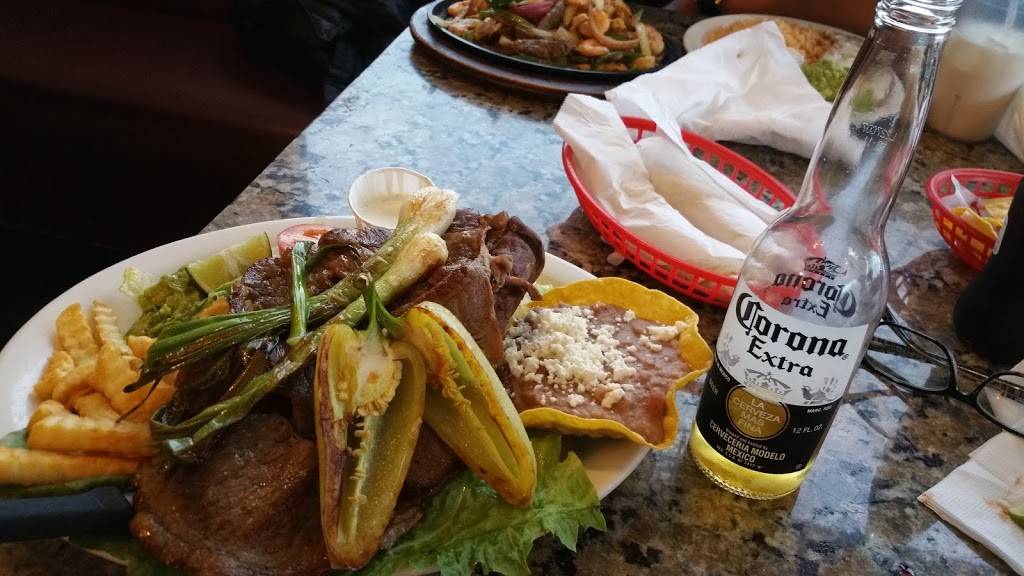 Mariscos Puerto Nuevo | restaurant | 580 Broadway Ave, Seaside, CA 93955, USA | 8315830411 OR +1 831-583-0411
