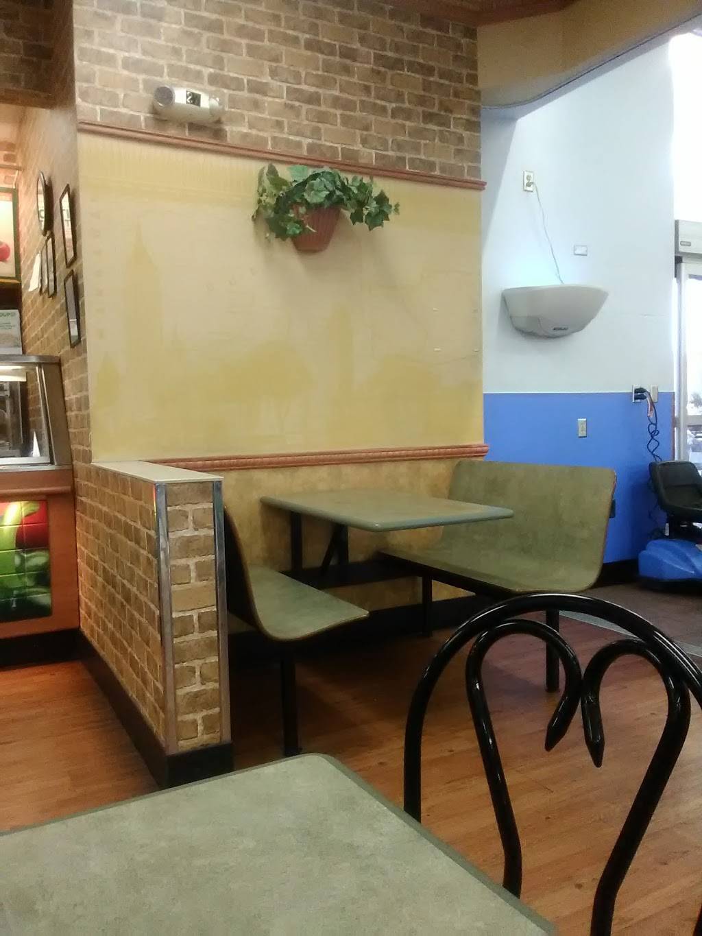 Subway | restaurant | 5025 Northwest Loop 410, San Antonio, TX 78229, USA | 2106808054 OR +1 210-680-8054