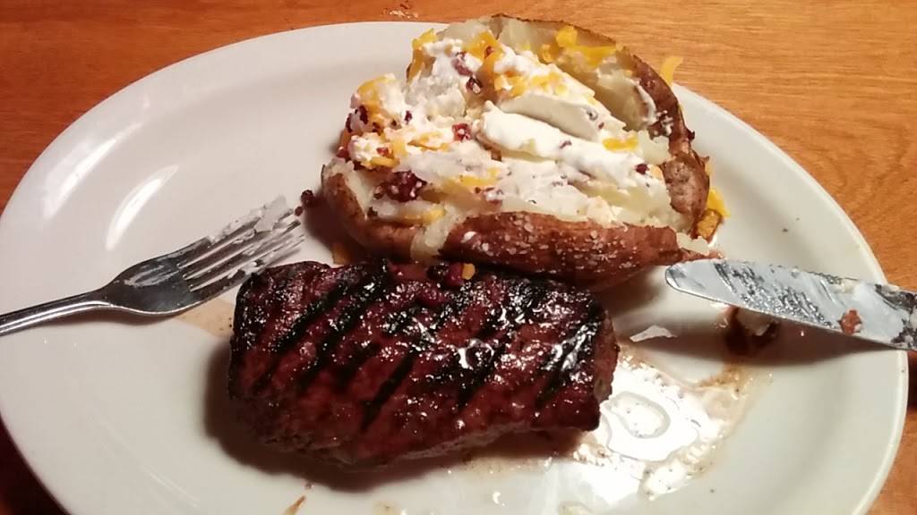 Texas Roadhouse | restaurant | 2751 SE Military Dr, San Antonio, TX 78223, USA | 2103331515 OR +1 210-333-1515