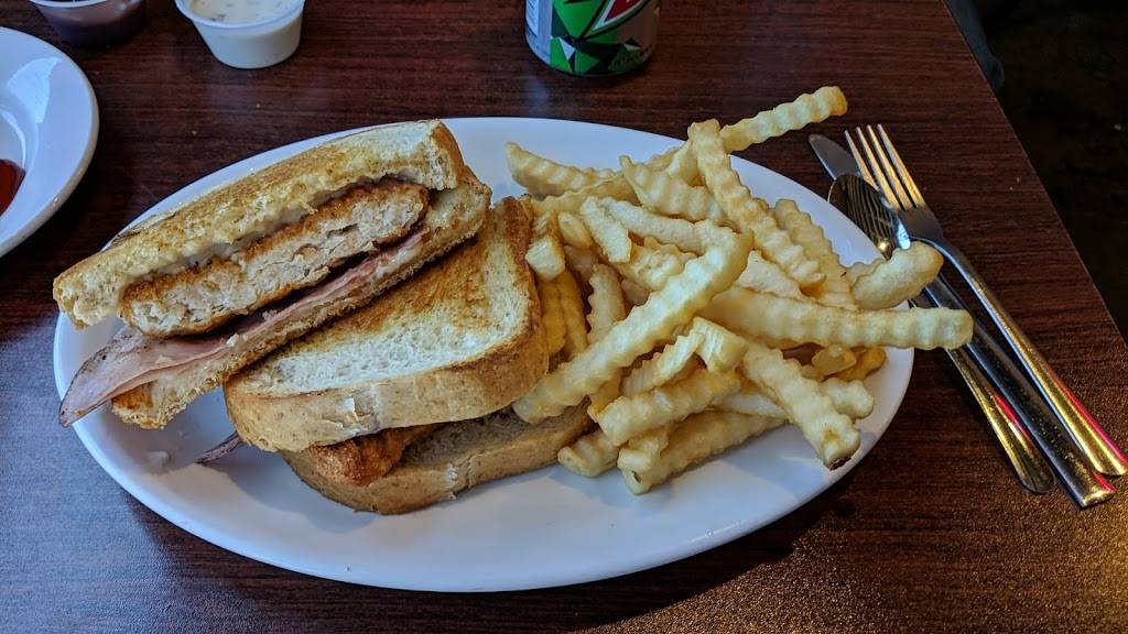 The Break Room Sports Bar & Grill | restaurant | 1123 Superior Ave, Tomah, WI 54660, USA | 6083722711 OR +1 608-372-2711