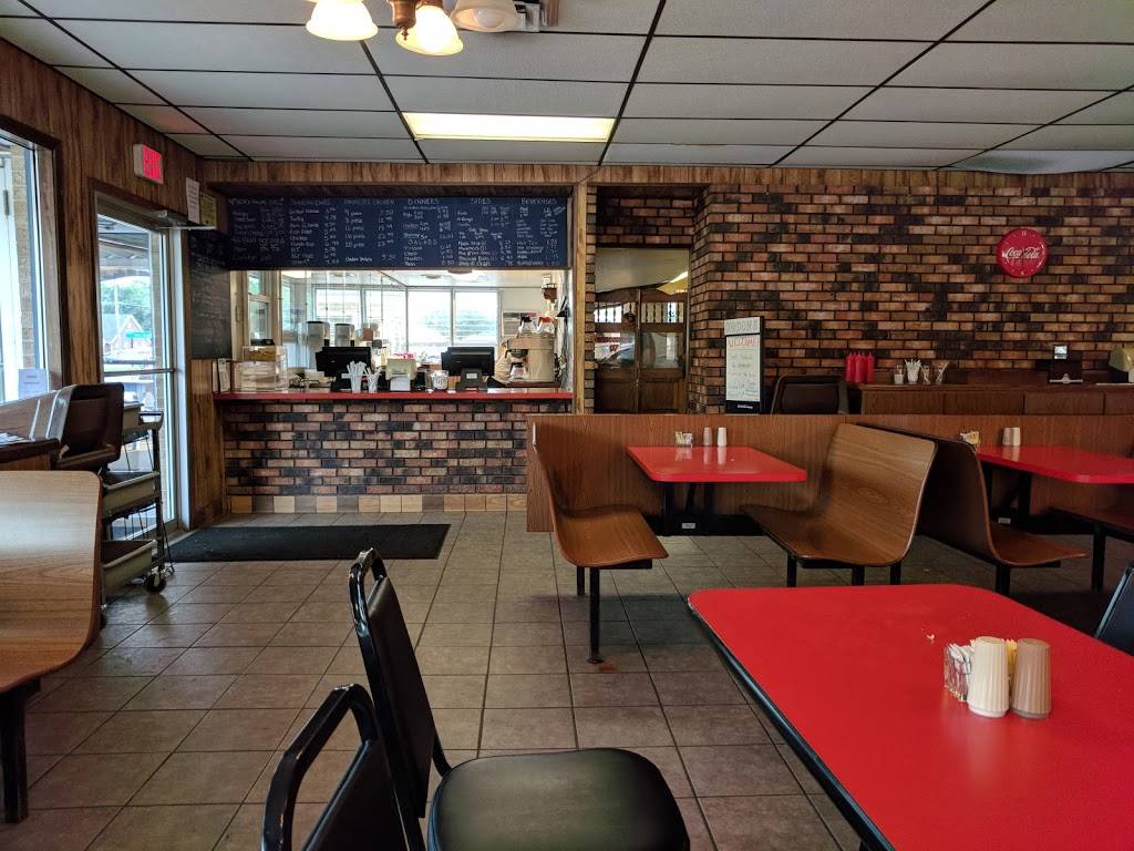 Gordons Drive-In Restaurant | restaurant | 122 W Commercial St, Mazomanie, WI 53560, USA | 6087952330 OR +1 608-795-2330