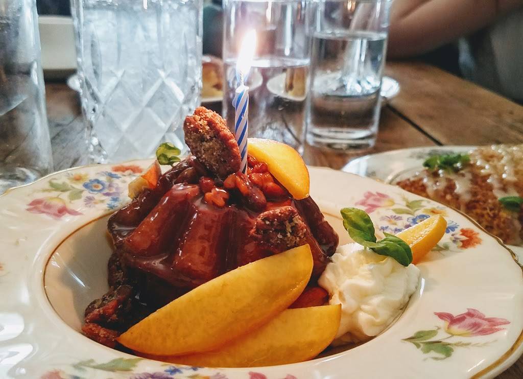 Matties | restaurant | 811 W Live Oak St, Austin, TX 78704, USA | 5124441888 OR +1 512-444-1888