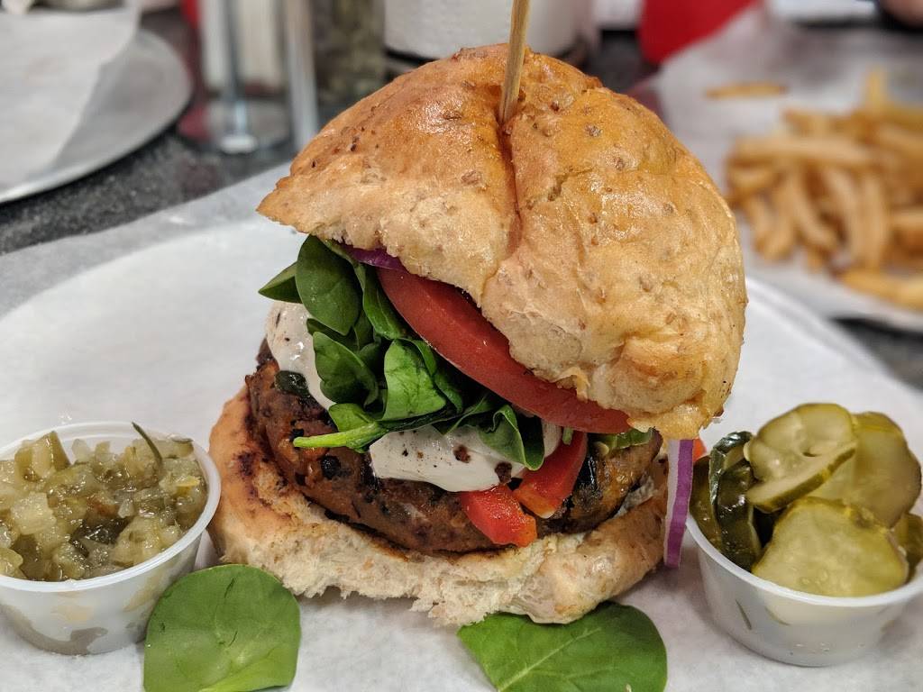 Melt Gourmet Cheeseburgers | restaurant | 525 E Market St Ste J, Leesburg, VA 20176, USA | 7034432105 OR +1 703-443-2105