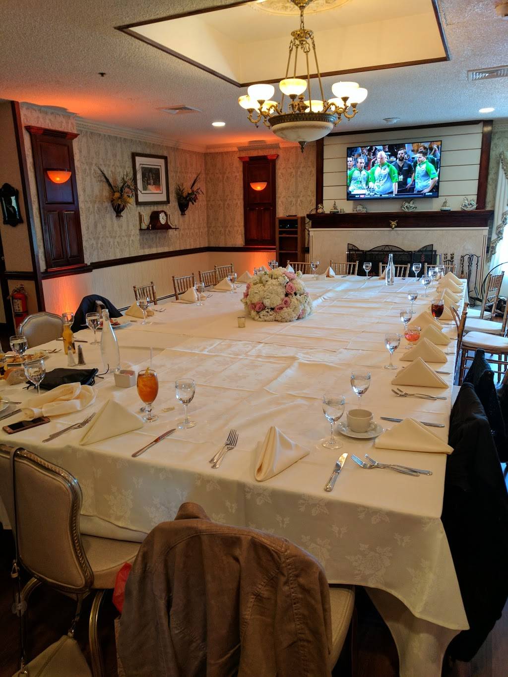 Giorgios Baiting Hollow | restaurant | 100 Fox Hill Dr, Baiting Hollow, NY 11933, USA | 6317276076 OR +1 631-727-6076