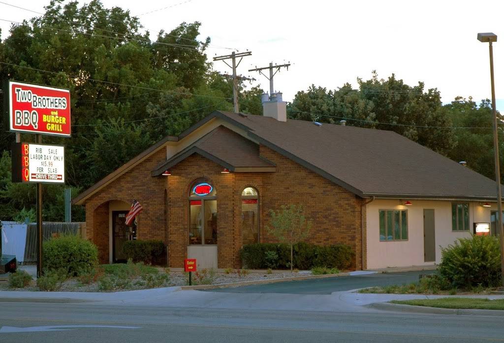 Two Brothers BBQ and Burger Grill | restaurant | 1701 W Central Ave, El Dorado, KS 67042, USA | 3164525522 OR +1 316-452-5522