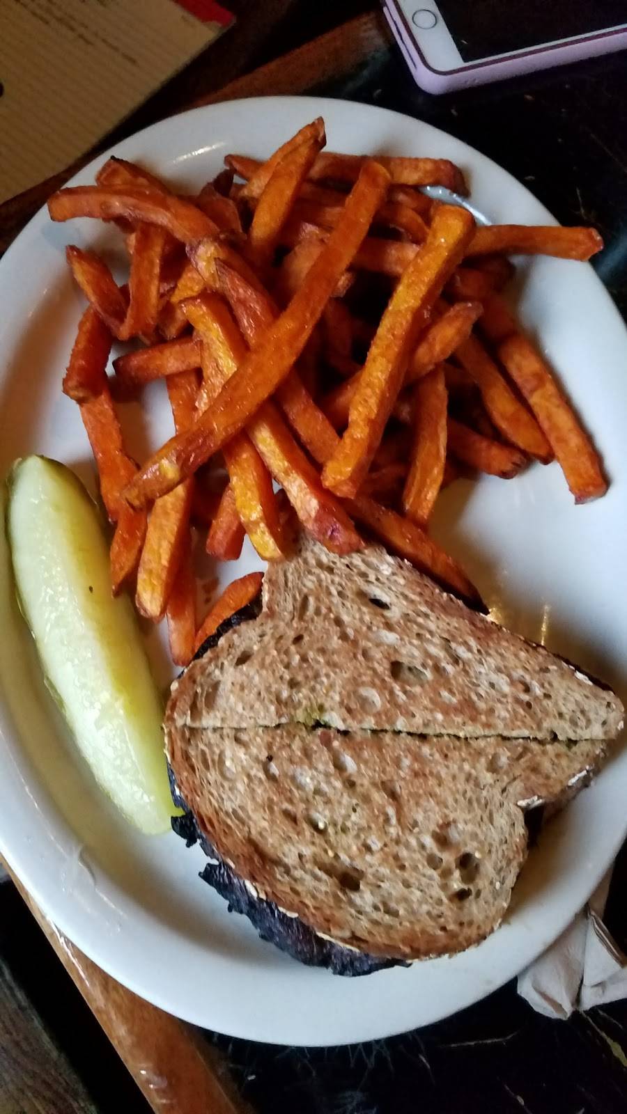 Simones | restaurant | 960 W 18th St, Chicago, IL 60608, USA | 3126668601 OR +1 312-666-8601