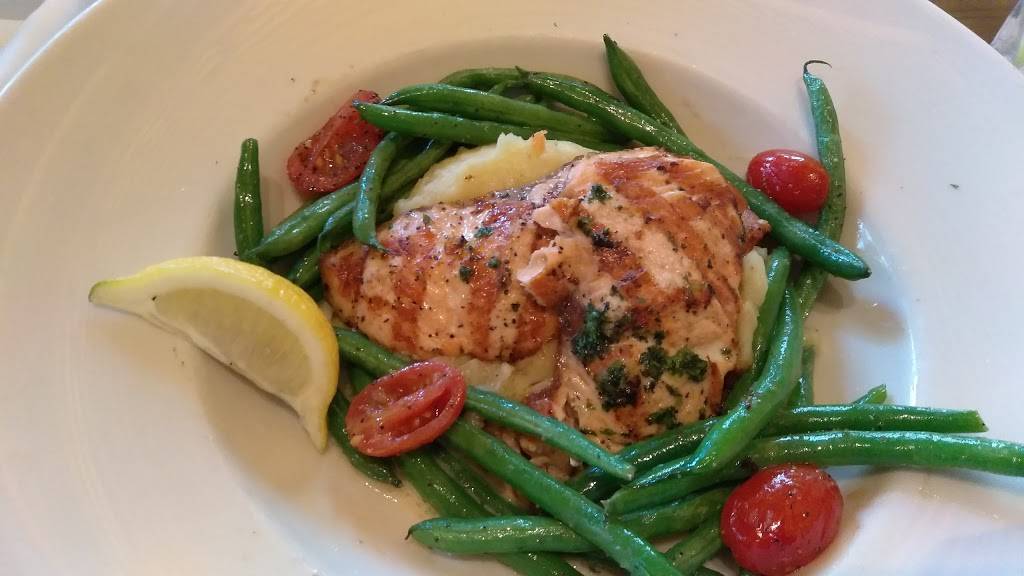 Grand Lux Cafe | restaurant | 2000 NJ-38 Ste 1072, Cherry Hill, NJ 08002, USA | 8564867232 OR +1 856-486-7232