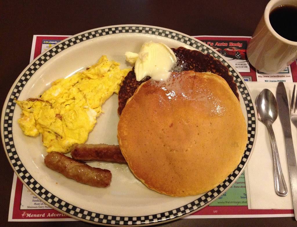 Lucky Strike Restaurant | restaurant | 703 Grattan St, Chicopee, MA 01020, USA | 4135367912 OR +1 413-536-7912