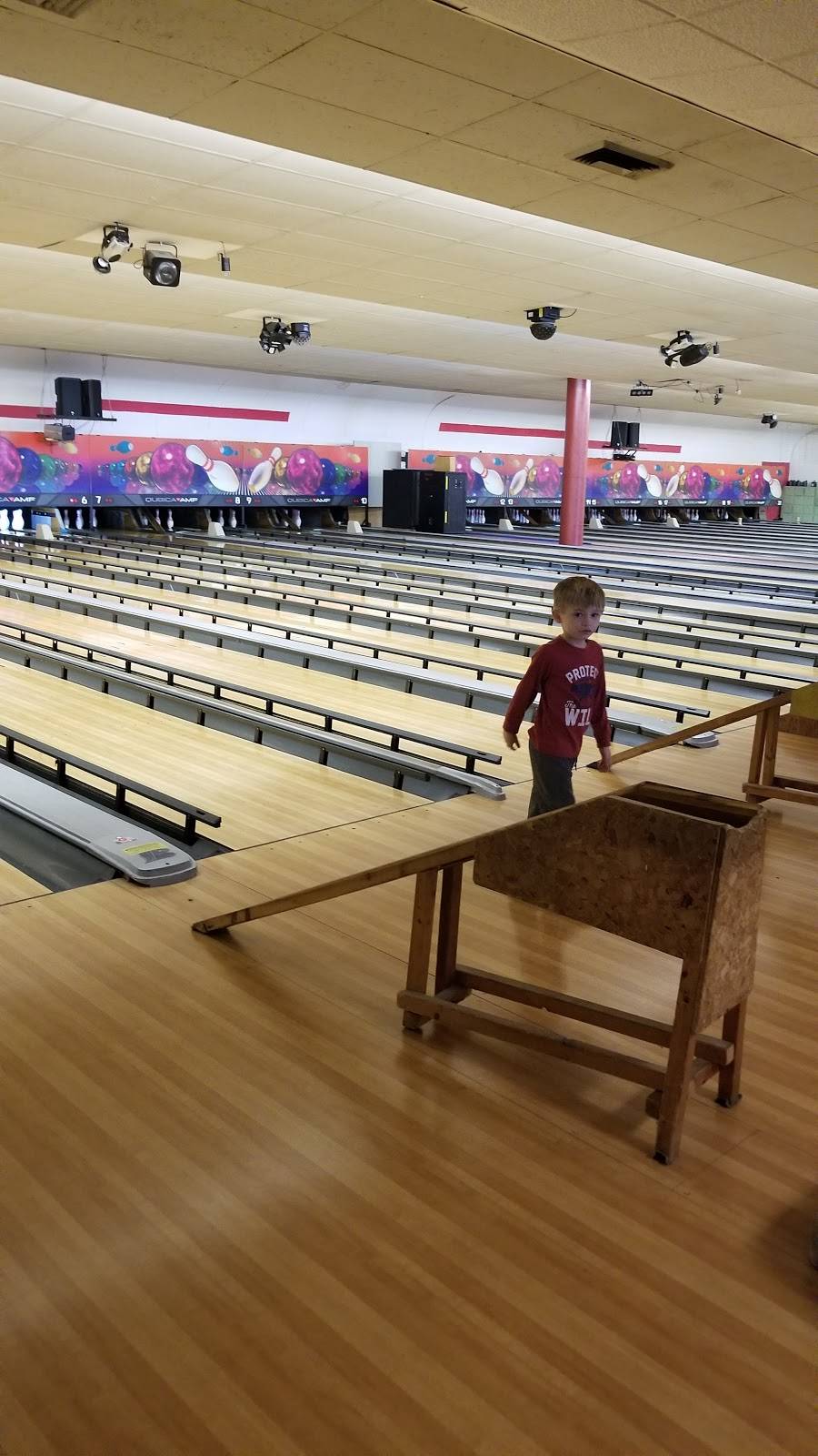 Nellie Fox Bowl & Sport Shop | restaurant | 3587 Molly Pitcher Hwy, Chambersburg, PA 17202, USA | 7173752222 OR +1 717-375-2222