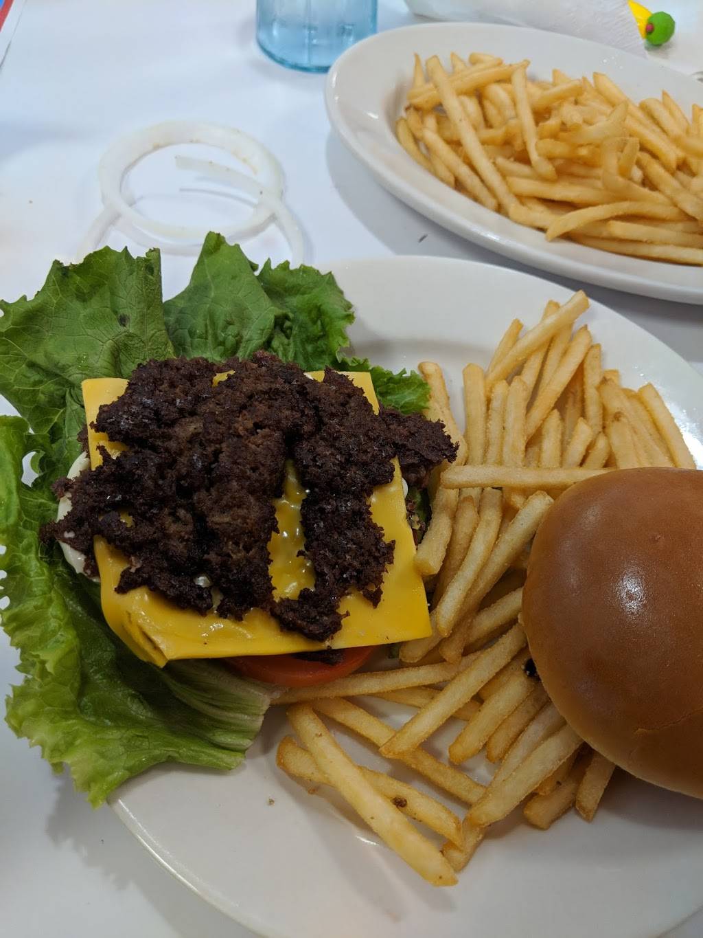 Steak n Shake | restaurant | 831 Clepper Ln, Cincinnati, OH 45245, USA | 5139430990 OR +1 513-943-0990