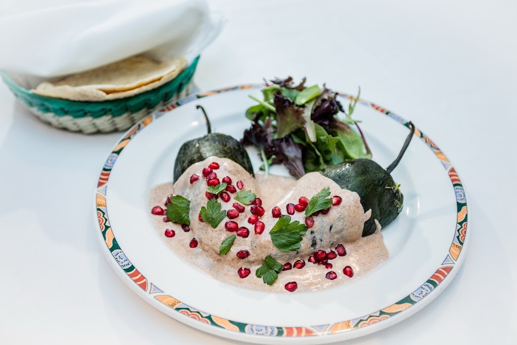 Manchamanteles | meal takeaway | 2009 N Western Ave, Chicago, IL 60647, USA | 7737998148 OR +1 773-799-8148