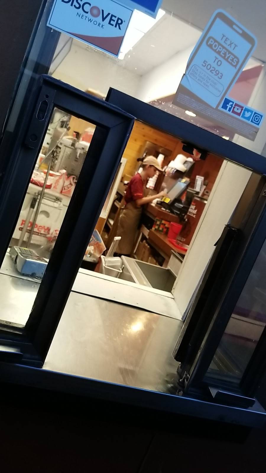 Popeyes Louisiana Kitchen | restaurant | 1670 Wildcat Dr, Portland, TX 78374, USA | 3616431555 OR +1 361-643-1555