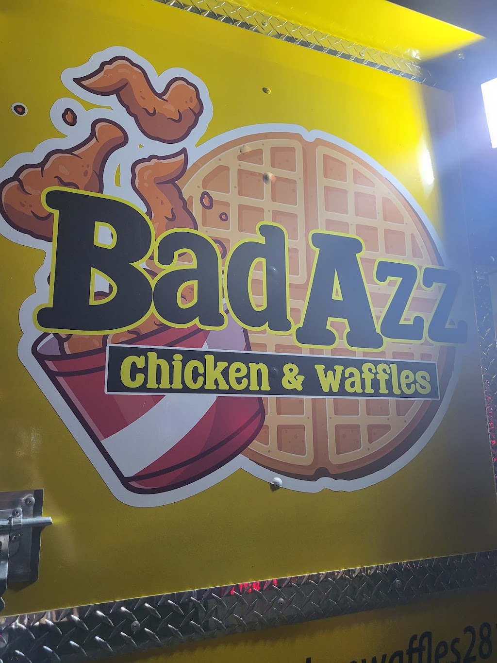 BadAzz Chicken & Waffles | restaurant | 403 E Main St, Tomball, TX 77375, USA | 3463514444 OR +1 346-351-4444