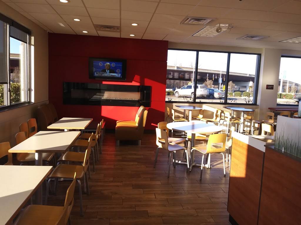 Wendys | restaurant | 6143 Walnut Grove Rd, Memphis, TN 38120, USA | 9017474707 OR +1 901-747-4707