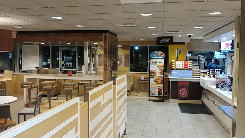 McDonalds | cafe | 1829 Oregon Pike, Lancaster, PA 17601, USA | 7175697898 OR +1 717-569-7898