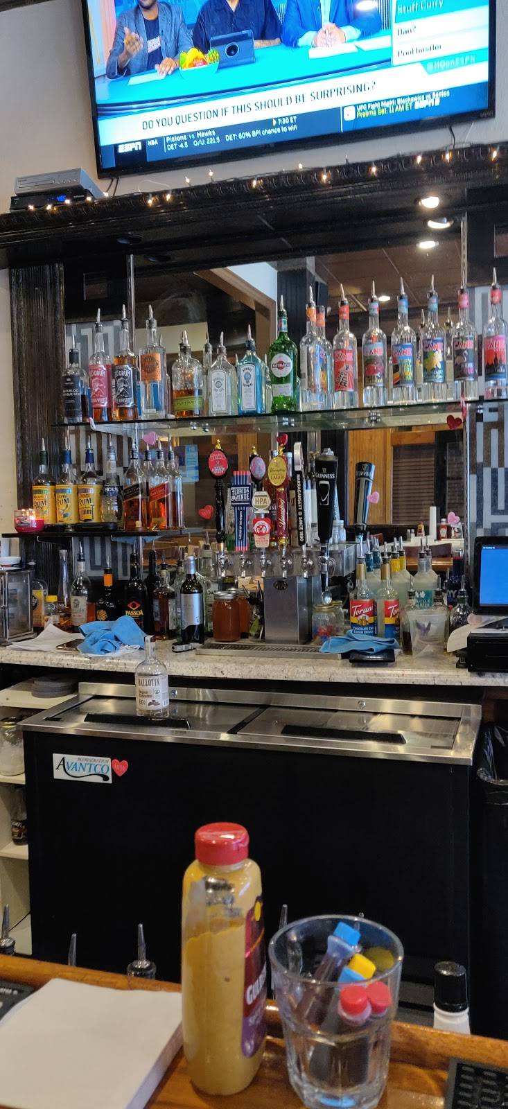 The Strawberry Tap | restaurant | 110 E Reynolds St, Plant City, FL 33563, USA | 8137563380 OR +1 813-756-3380