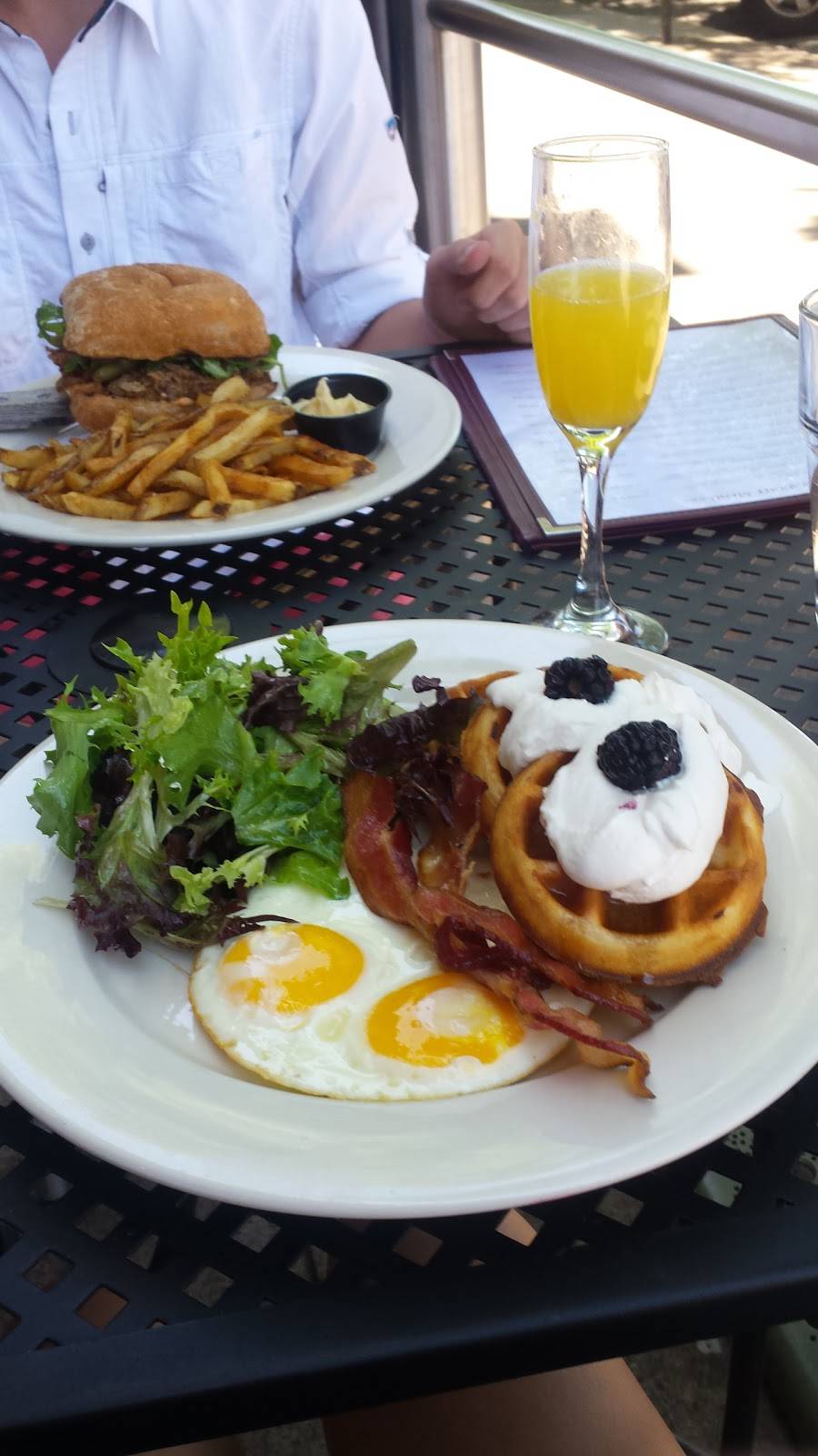 Trappeze Pub | restaurant | 269 N Hull St, Athens, GA 30601, USA | 7065438997 OR +1 706-543-8997