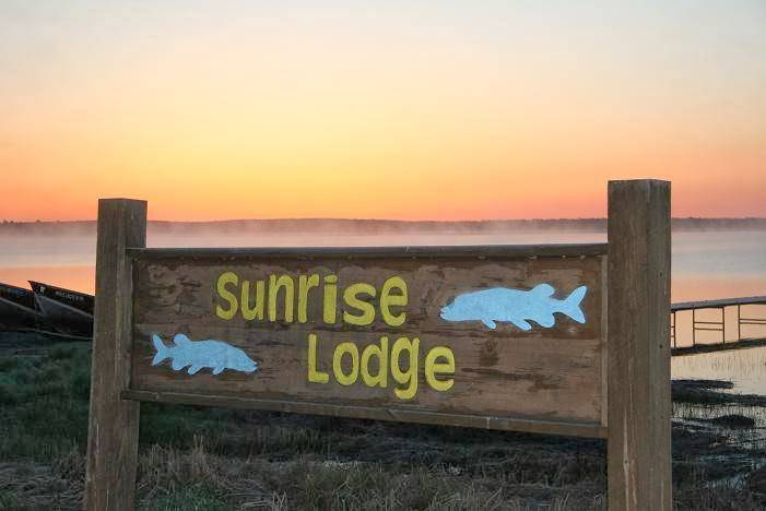 Sunrise Lodge | restaurant | 5894 W Shore Rd, Land O Lakes, WI 54540, USA | 7155473684 OR +1 715-547-3684