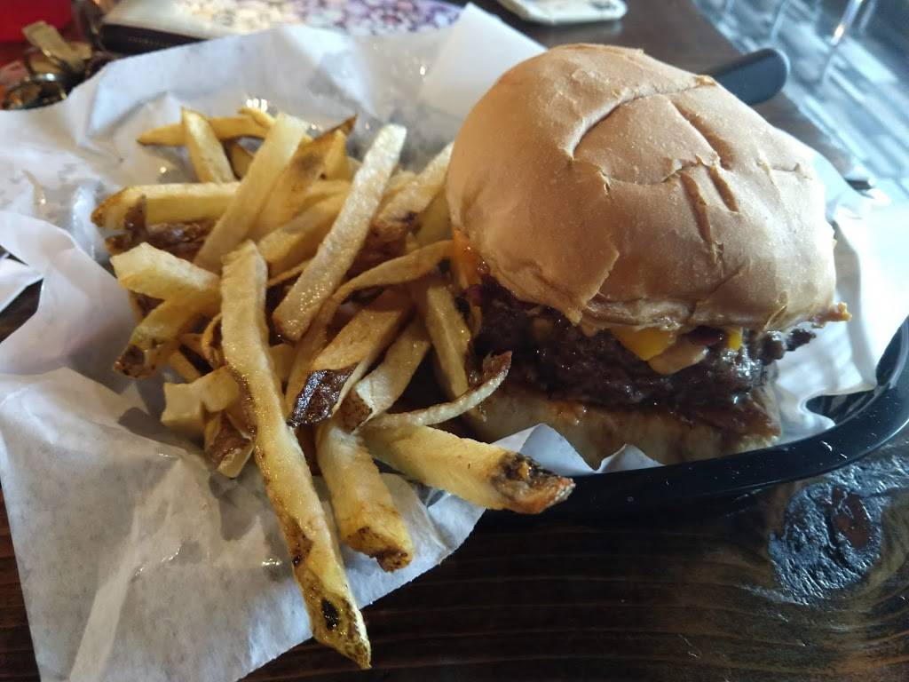 Uncle Georges Bar & Grill | restaurant | 225 Railroad St, Silver Lake, WI 53170, USA | 2628855005 OR +1 262-885-5005