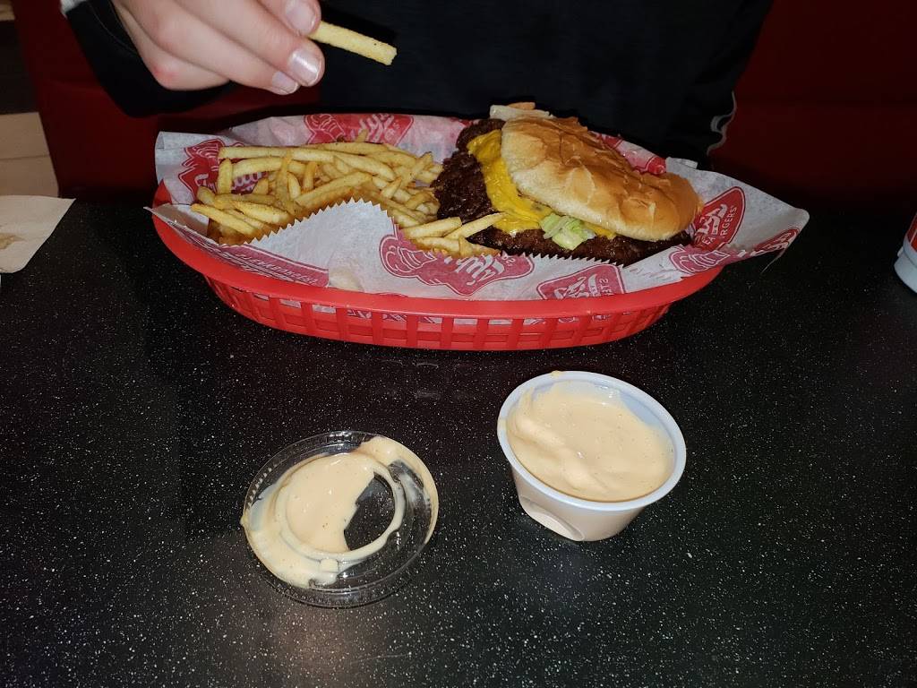 Freddys Frozen Custard & Steakburgers | restaurant | 19020 W 151st Terrace, Olathe, KS 66062, USA | 9137820503 OR +1 913-782-0503