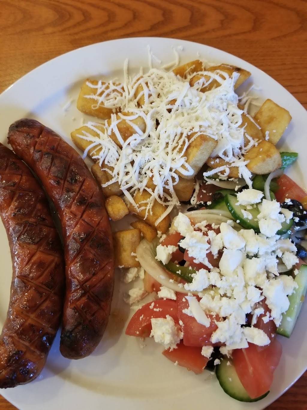 Veslo Family Restaurant | restaurant | 100 Arnold St, Kitchener, ON N2H 6C9, Canada | 5197449292 OR +1 519-744-9292