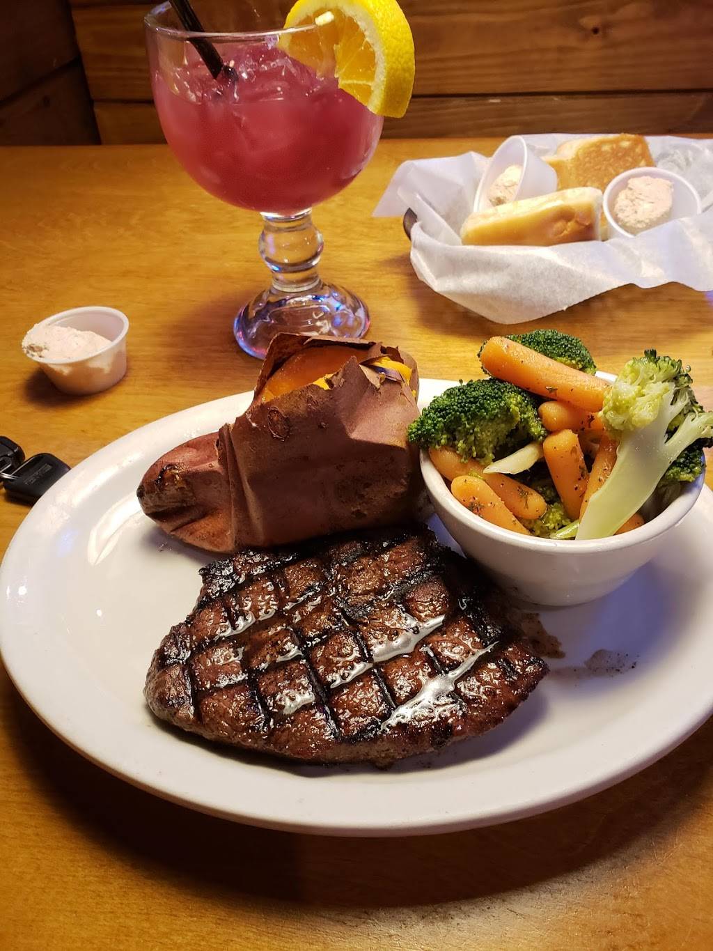 Texas Roadhouse | restaurant | 14200 E Iliff Ave, Aurora, CO 80014, USA | 3037453838 OR +1 303-745-3838