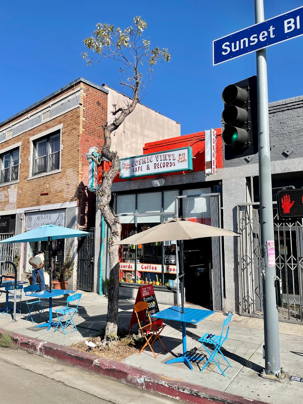 Cosmic Vinyl Cafe | cafe | 2149 Sunset Blvd, Los Angeles, CA 90026, USA | 2135683113 OR +1 213-568-3113